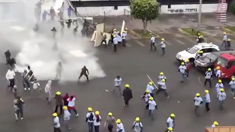 BIZAR! Immense vechtpartij bij Peruaanse voetbalclub