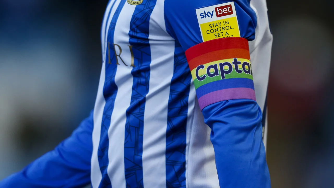 'Speler uit Championship komt live op televisie uit de kast'