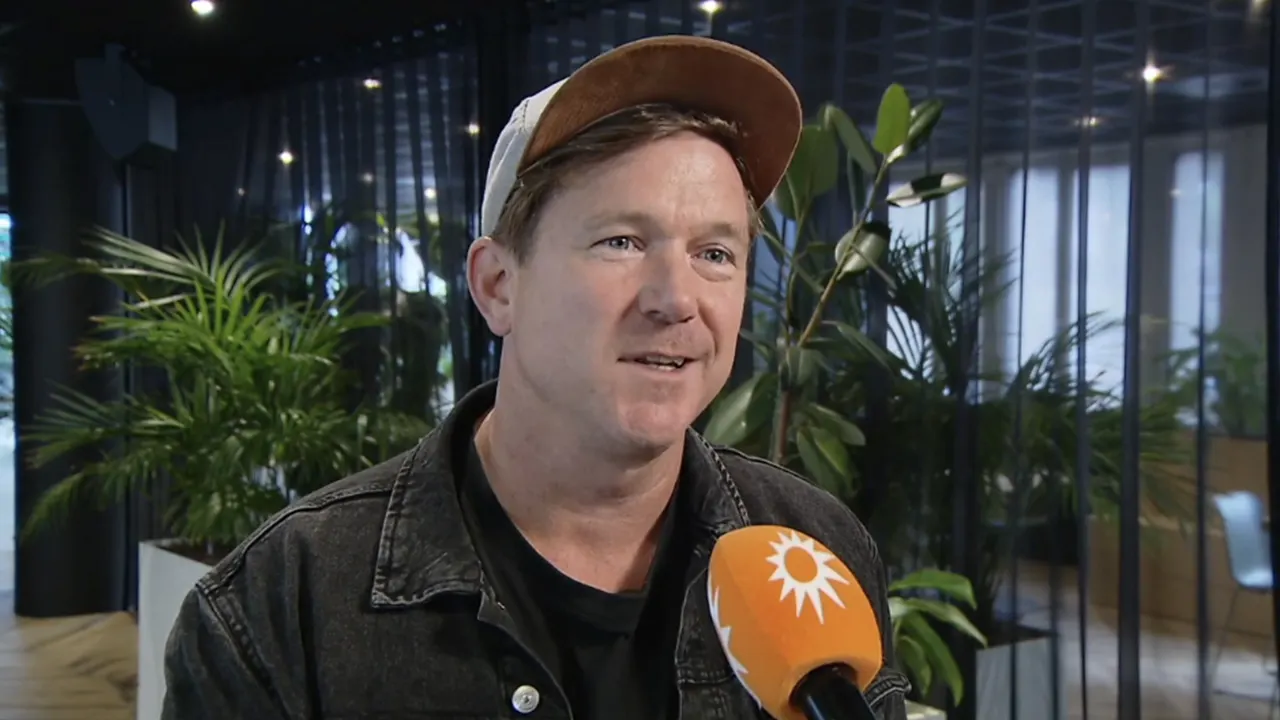 Johnny de Mol zet zijn tanden in De Oranjezomer: 'Een kans voor een sportieve revanche'