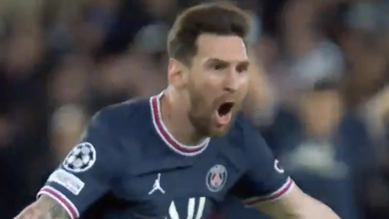 VIDEOGOAL: Messi scoort briljante eerste treffer voor Paris Saint-Germain!