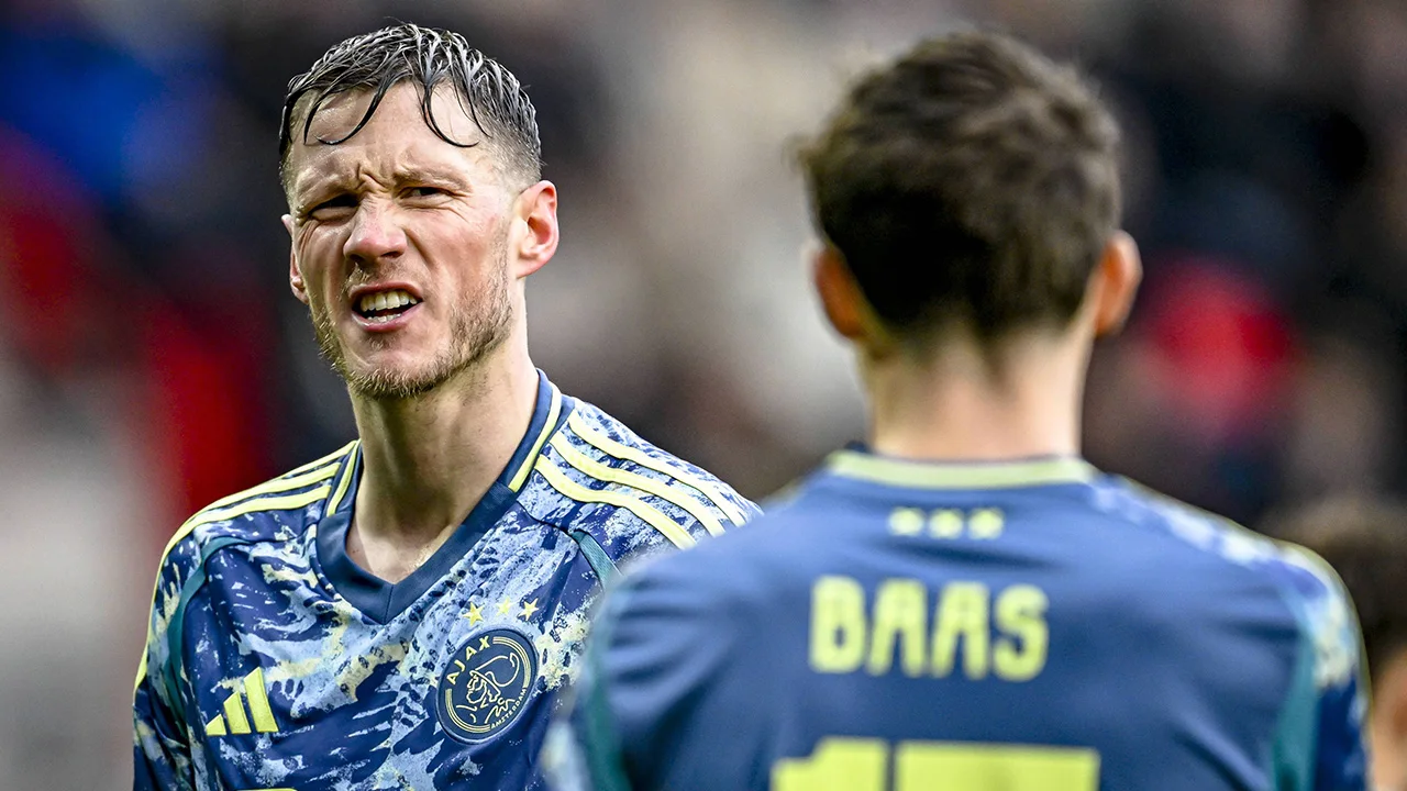 Doelpuntrijk voetbalgevecht tussen FC Twente en Ajax eindigt onbeslist