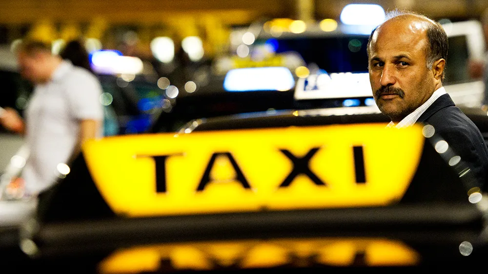 Bendtner geeft taxichauffeur poffert op z'n kaak 