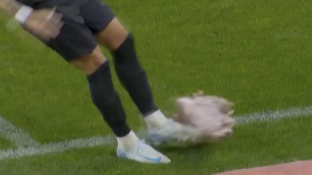 Video: Memphis ziet varkenskop op veld gegooid worden tijdens Braziliaanse derby
