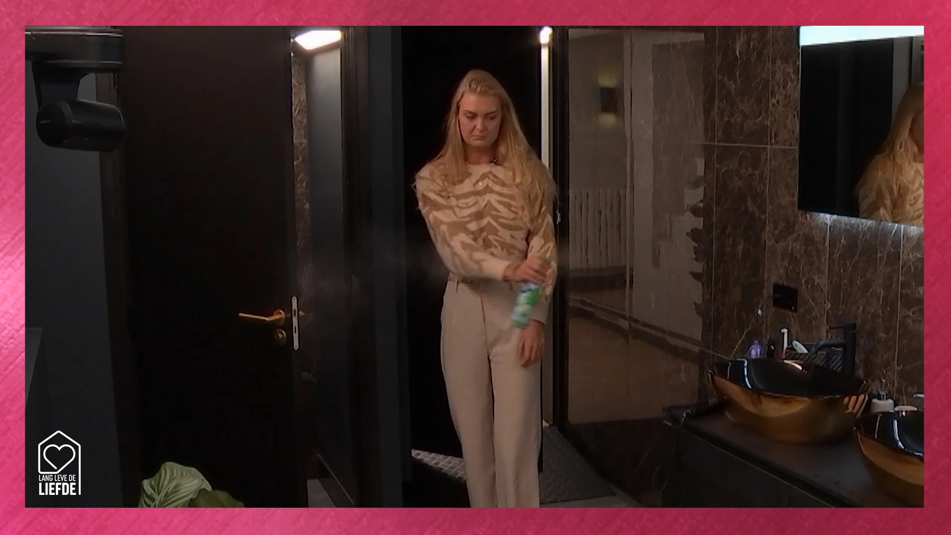 Krelis laat een heerlijk luchtje achter voor Nadine