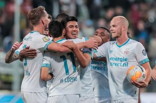 PSV laat ADO volstrekt kansloos