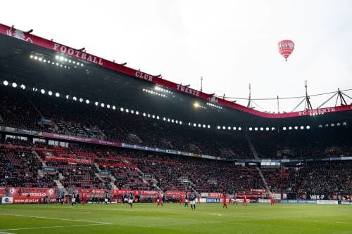 Voetbalsters FC Twente door ondanks nederlaag