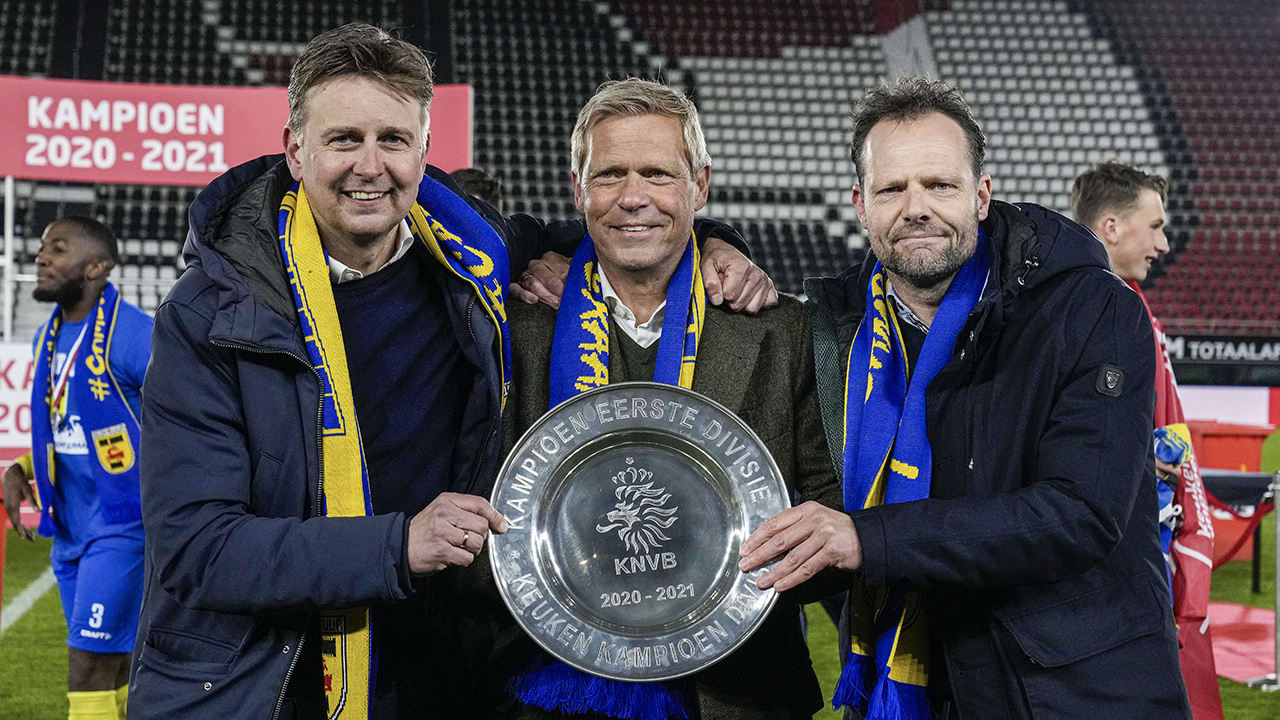 Cambuur-directeur waarschuwt Ajax en Feyenoord: 'Kom aan tafel en los het op met elkaar'