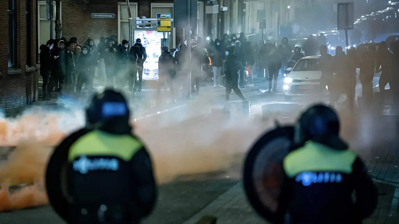 Voetbalsupporters tolereren geen vernielingen om avondklok