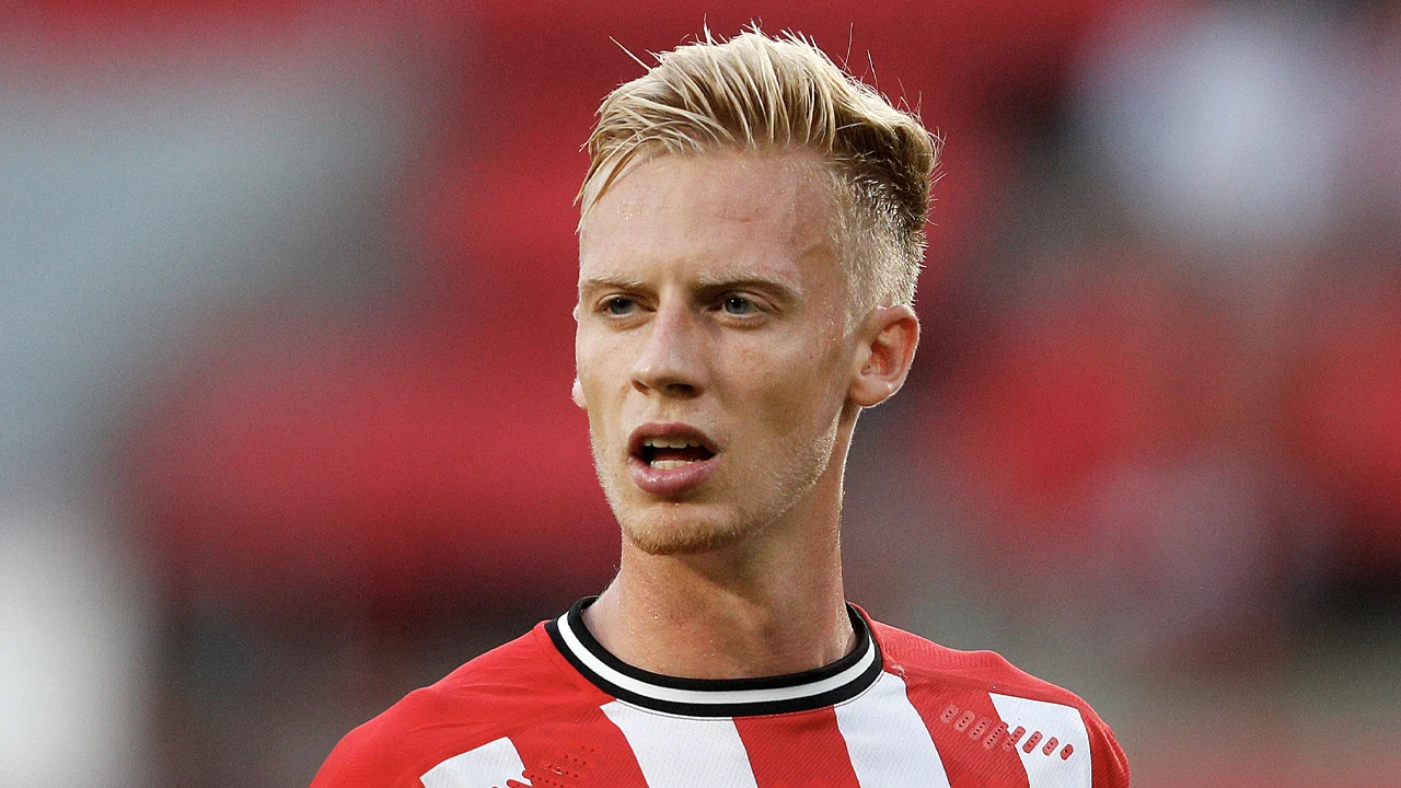 'PSV verhuurt verdediger Baumgartl aan Fulham'