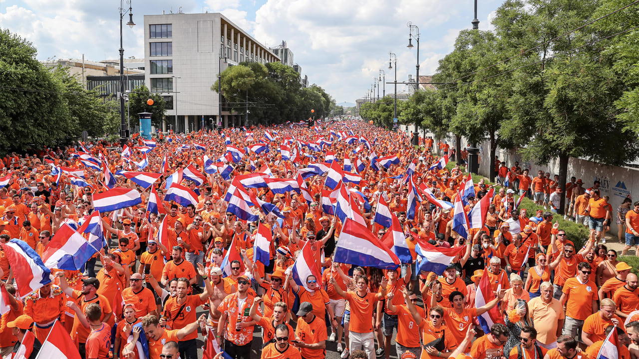 UEFA verbiedt regenboogvlaggen in fanzone Oranje in Boedapest