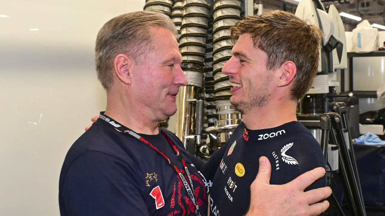 Jos Verstappen spreekt Max toe: 'Ik ben ontzettend trots op jou, schat!’