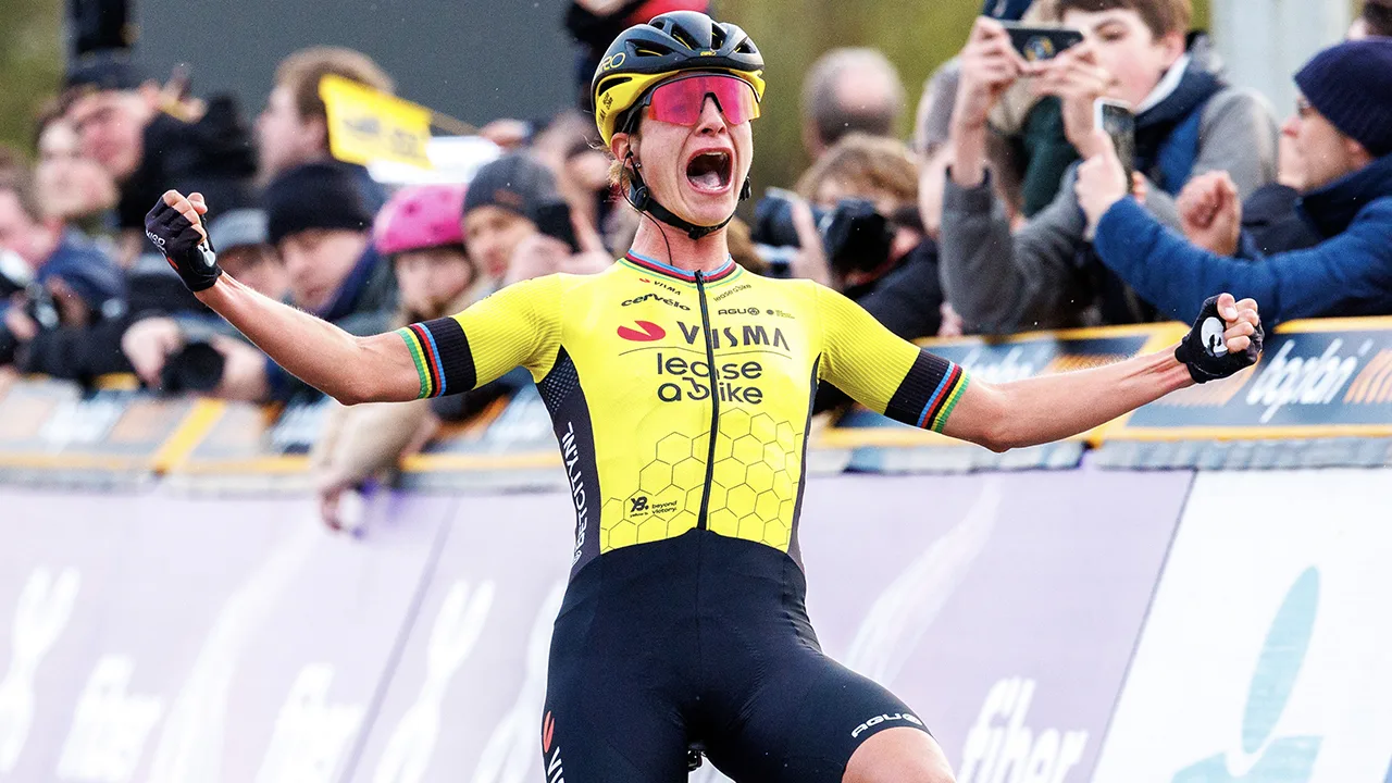 Oppermachtige Marianne Vos wint derde etappe Vuelta voor vrouwen