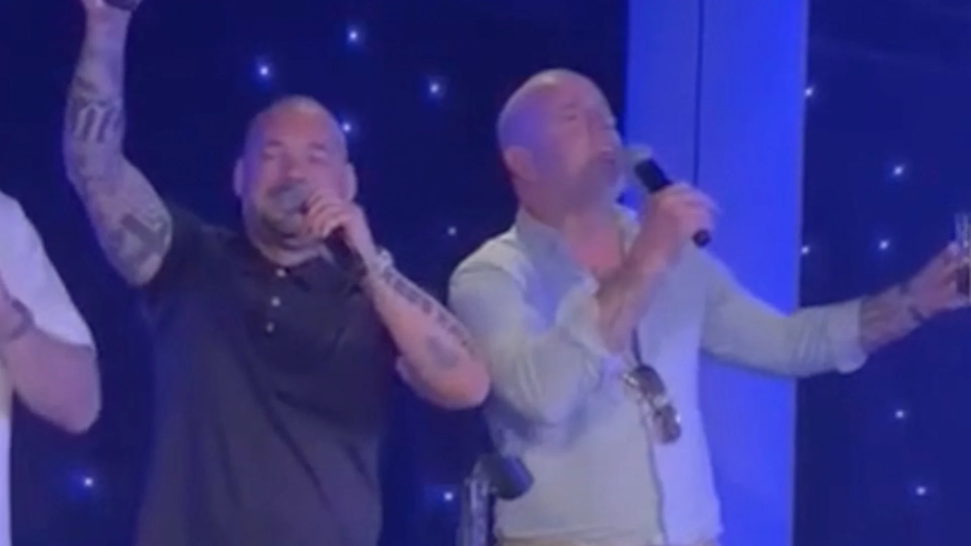Video: Wesley en Andy brengen 'Een Aperolletje' ten gehore in restaurant