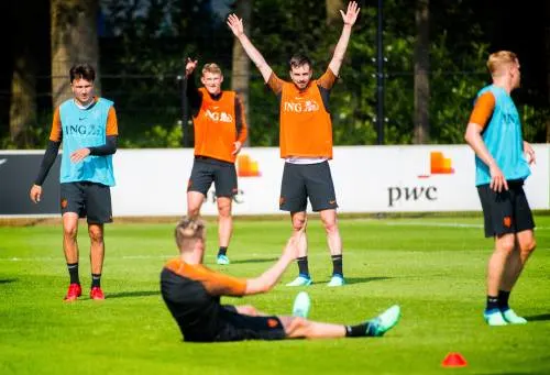 Oranje verzamelt voor eerste interlands