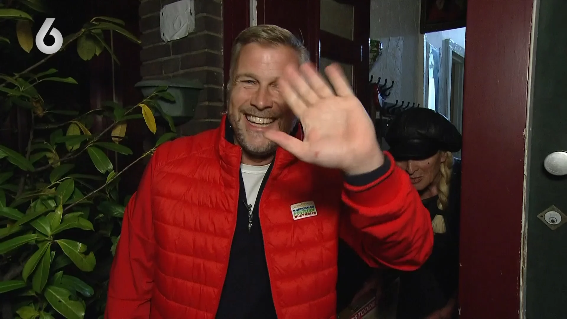 Miljoenenjacht-thuiswinnaar opent de deur in zijn onderbroek: ‘Ik kom uit de douche!’