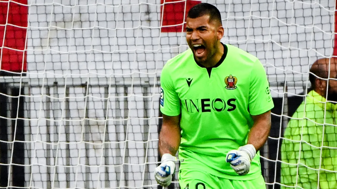 'PSV heeft eerste doelman van OGC Nice bijna binnen'