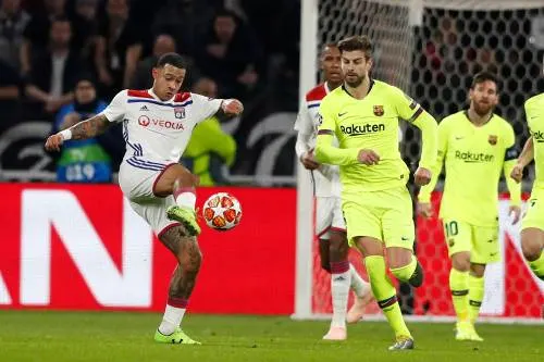 Lyon houdt slordig Barcelona in bedwang