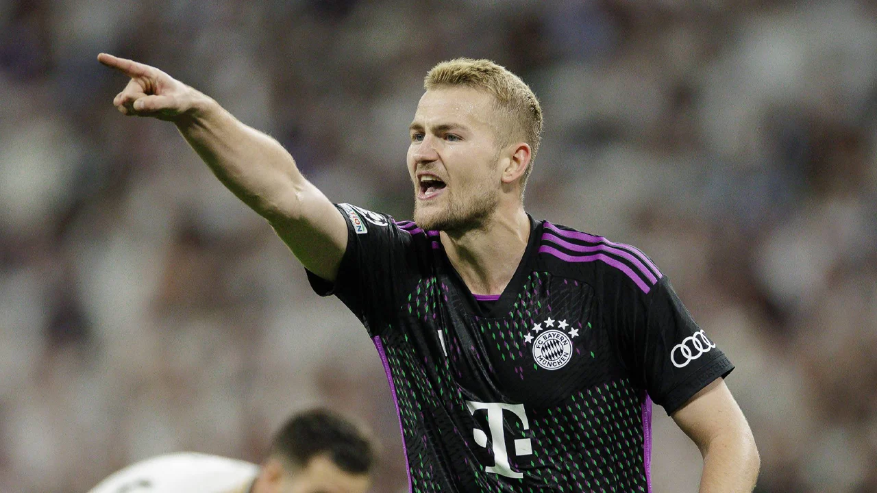 De Ligt woedend na CL-uitschakeling Bayern München: ‘Het is een schande!’