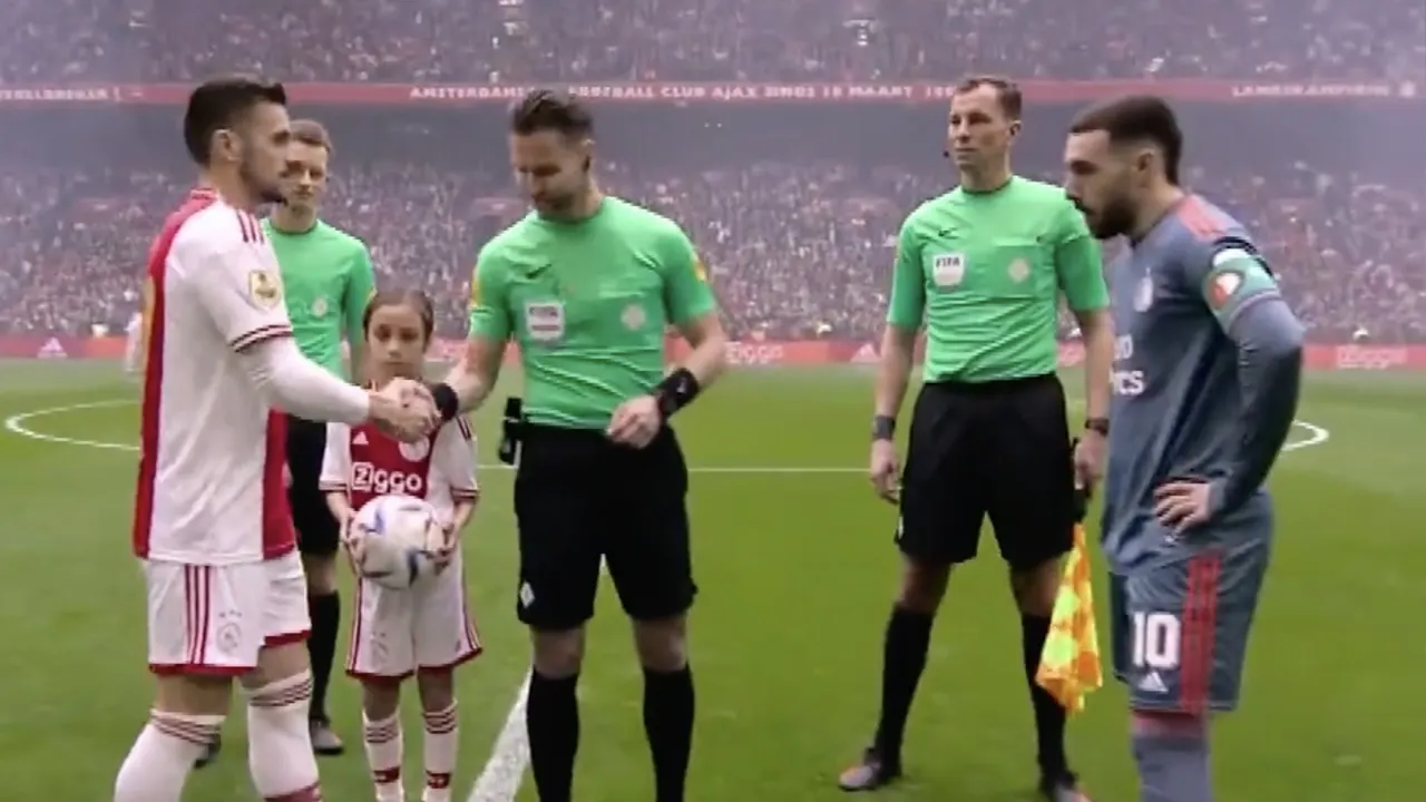 'Waarom Kökcü en Tadić elkaar geen hand gaven voor De Klassieker'