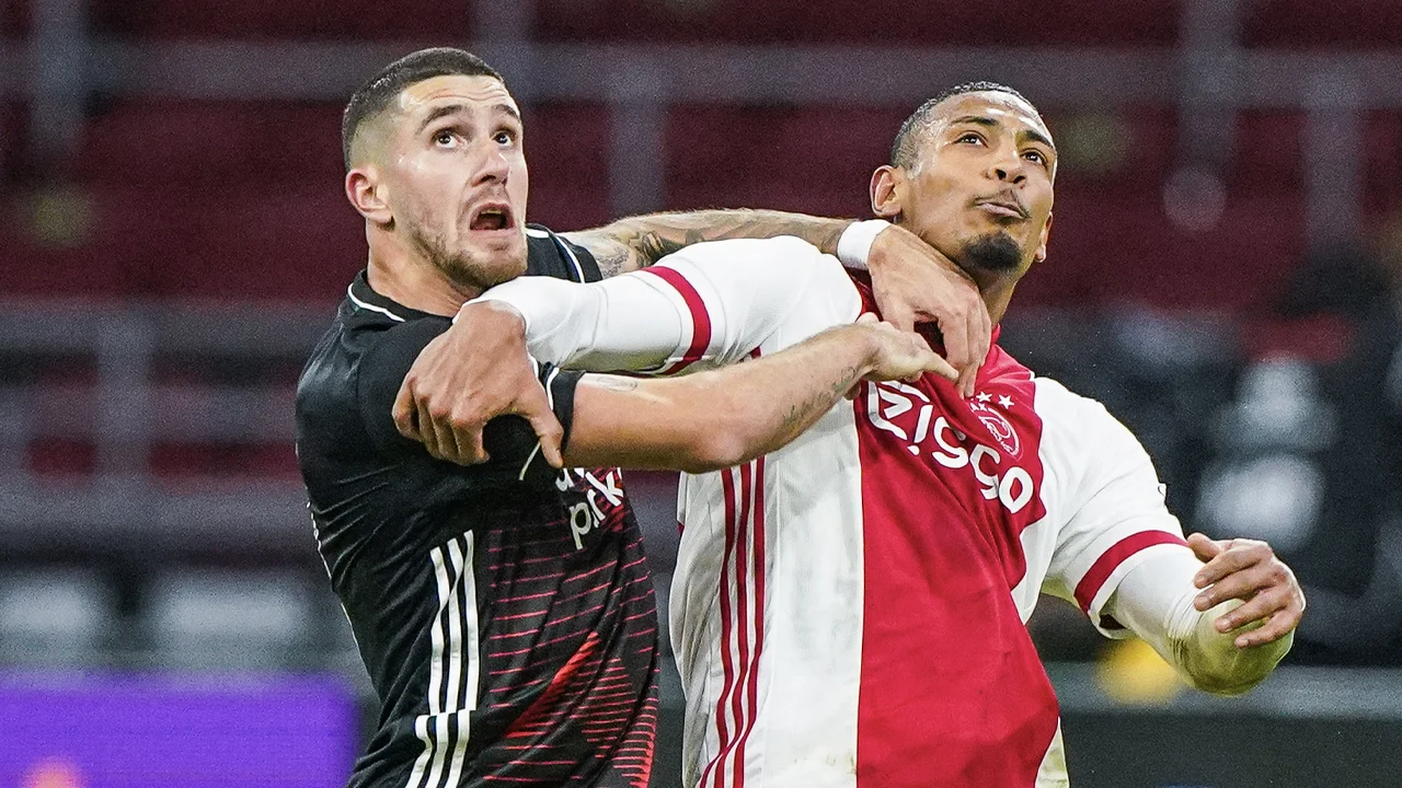 Ajax en Feyenoord gaan samenwerking aan met cryptocurrency-bedrijf Knaken