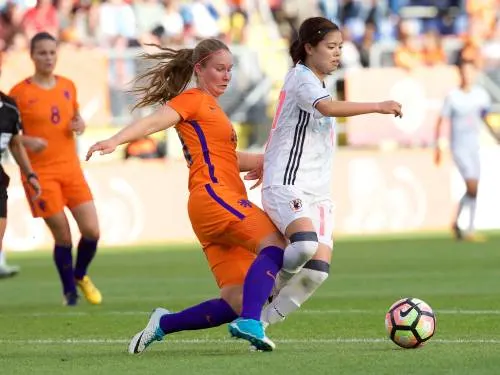 Folkertsma vervangt Worm bij voetbalsters