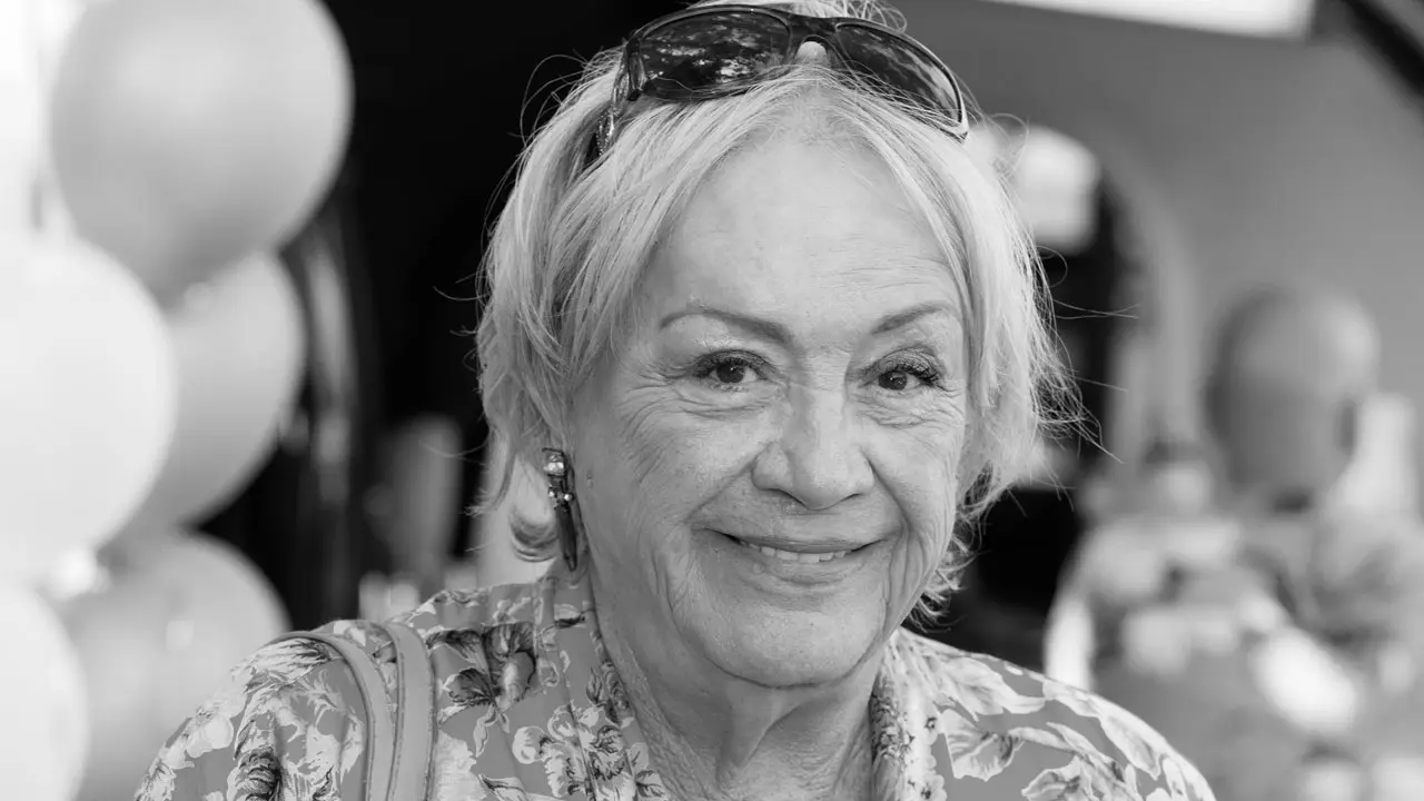 Oud-presentatrice Viola Holt (76) overleden