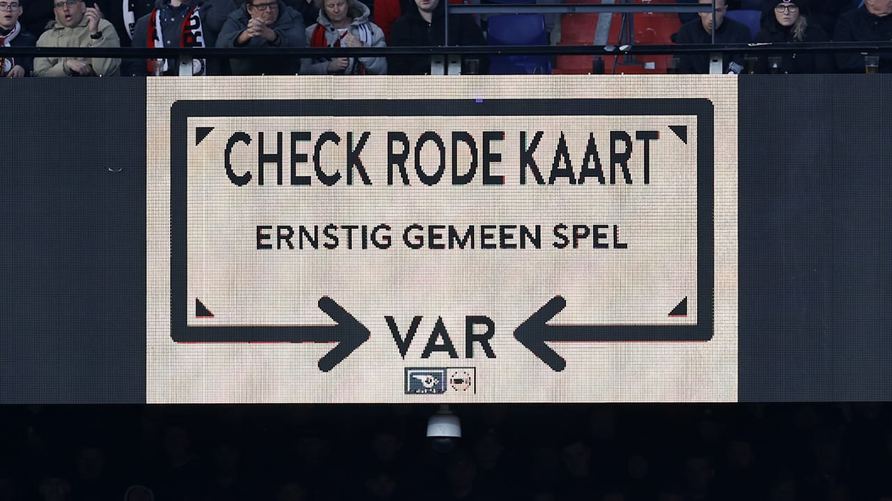 'VAR gaat minder ingrijpen bij wedstrijden in de Eredivisie'
