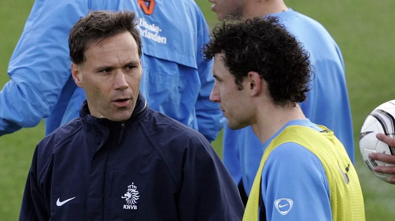 Van Basten kraakt Van Bommel: 'Dan heb je een heel slecht geheugen'