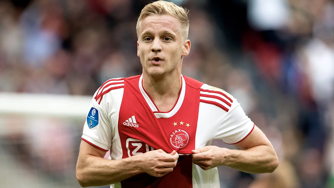 Ajax beloont Van de Beek met verbeterd contract