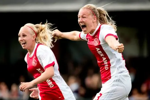 Ajax-vrouwen door in Champions League