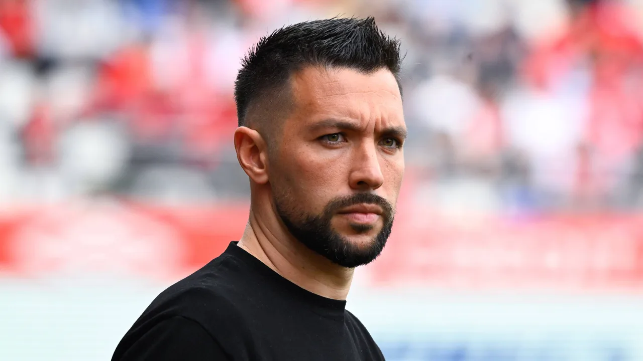 'Als er niemand uit de clubleiding van Ajax ingrijpt, rijdt Farioli recht op het ravijn af'