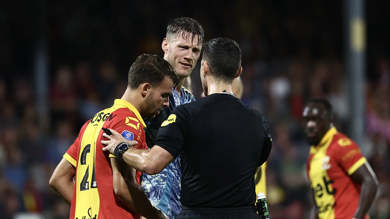 Ajax speelt met veel moeite gelijk bij Go Ahead Eagles