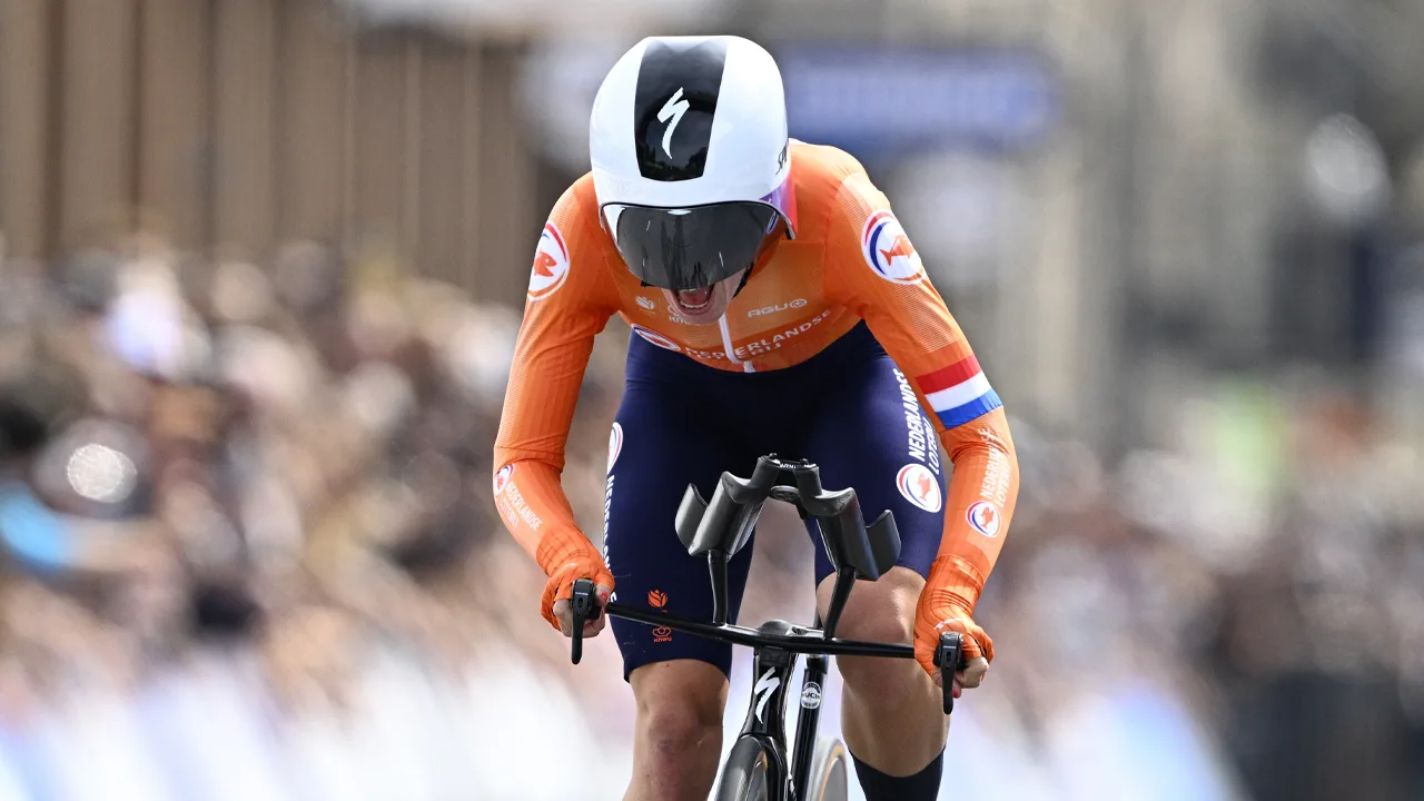 Grace Brown houdt Demi Vollering van wereldtitel tijdrijden af