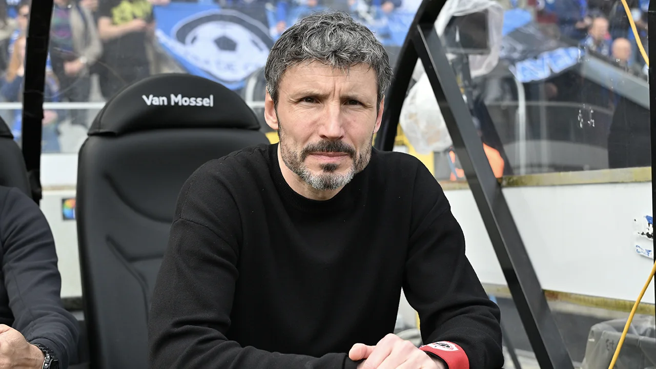 'Mark van Bommel stopt na dit seizoen als trainer van Antwerp FC'