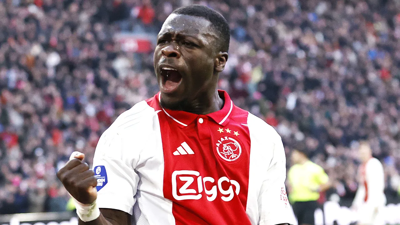 Ajax begint met Brobbey, Baas en Mokio tegen Go Ahead Eagles