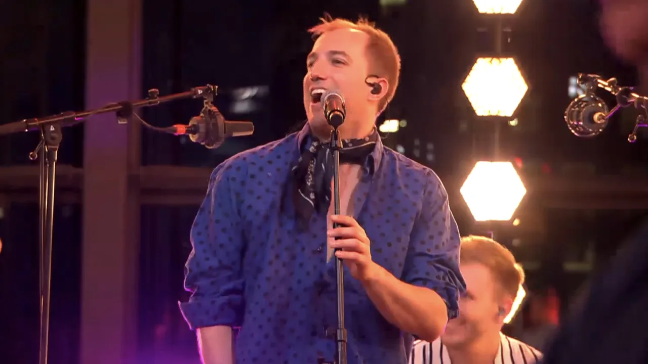 Bee Gees Forever zorgt tijdens commercialbreak van De Oranjezomer voor heerlijke sfeer in de studio