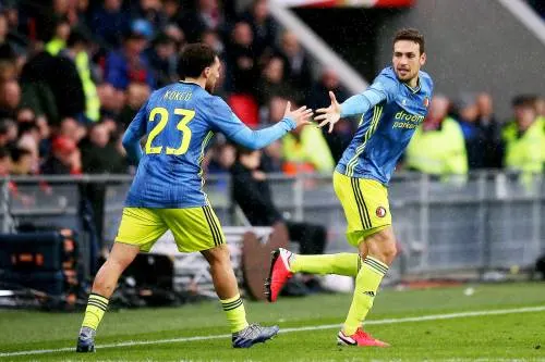 Advies aan Nederlandse voetbalclubs: geen handen schudden