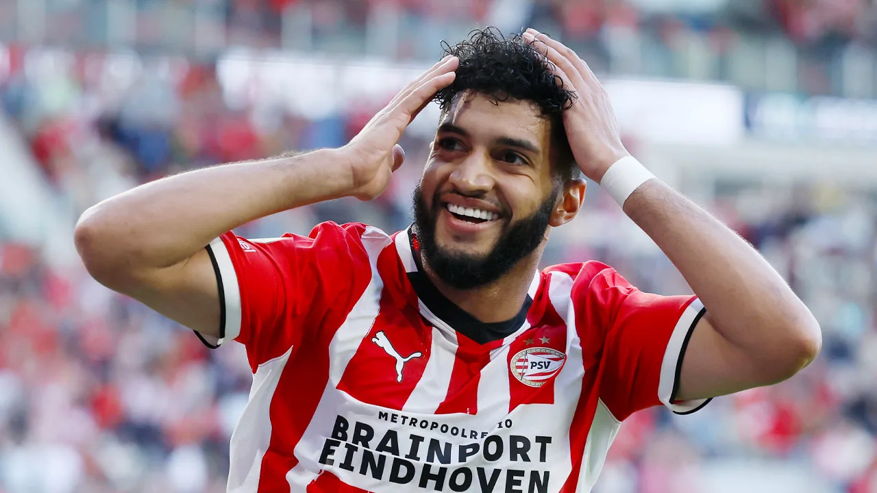 PSV klopt Heracles ruim en heeft 26e landstitel voor het grijpen
