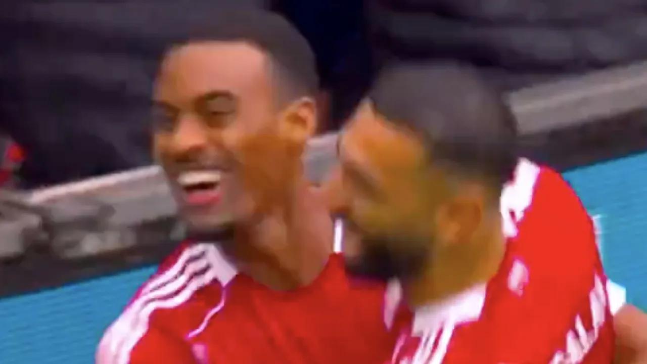 Videogoal: Ryan Gravenberch schiet Liverpool op voorsprong tegen Everton