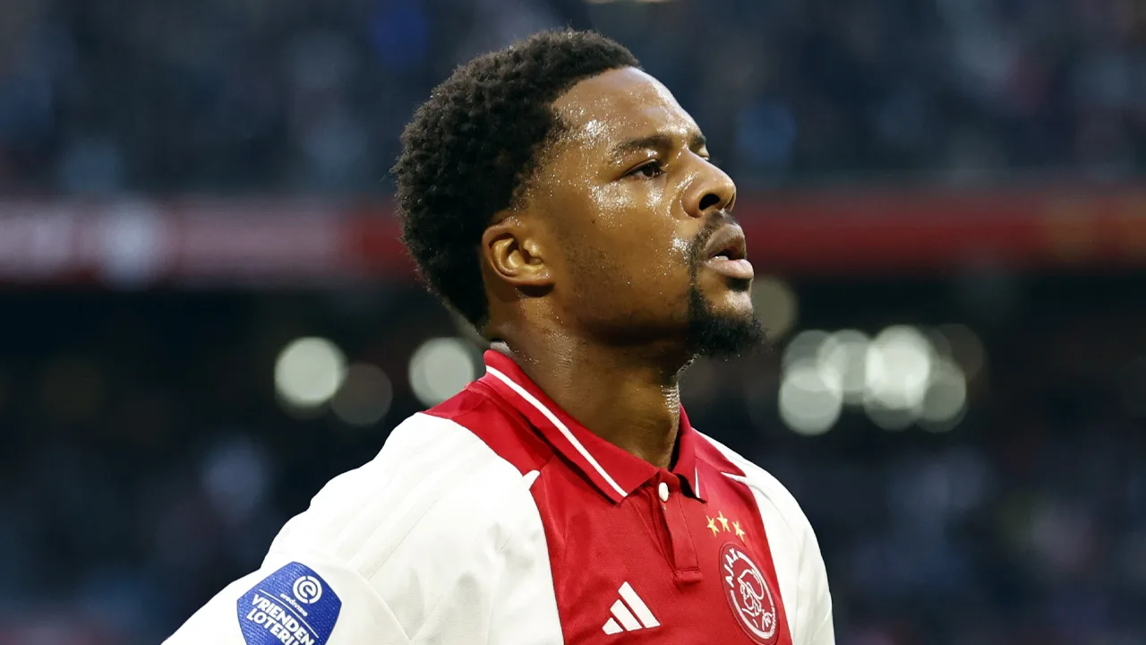 Officieel: Ajax verhuurt Chuba Akpom aan Lille