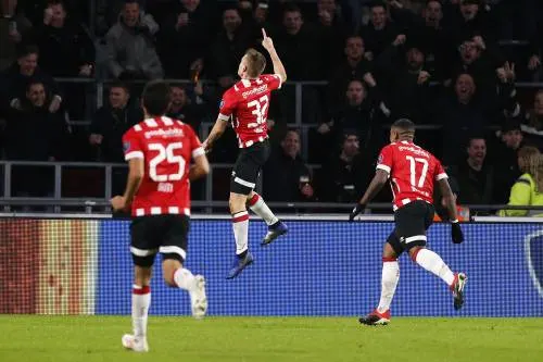 PSV wint van Club Brugge in Qatar