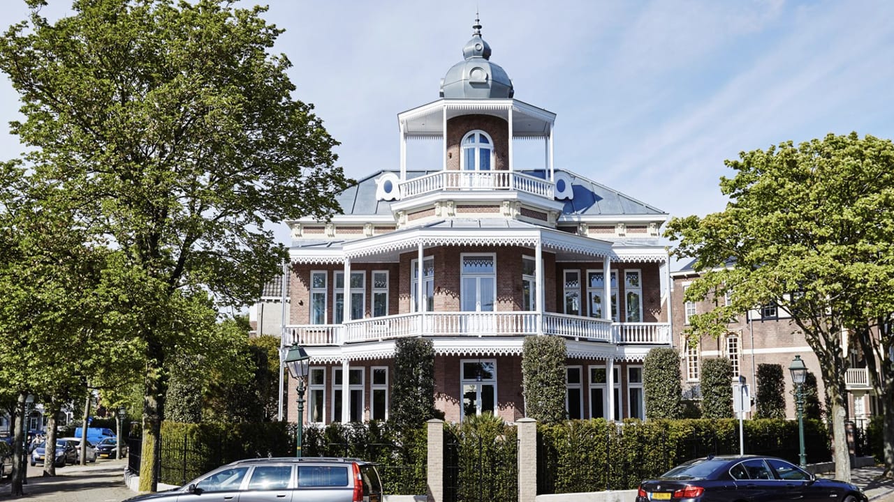 ZIEN: Spelersmakelaar Rob Jansen zet landhuis voor 5 miljoen euro te koop