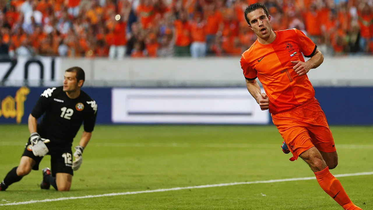 Van Persie doet open sollicitatie: 'Ik heb nog nooit bedankt voor Oranje'