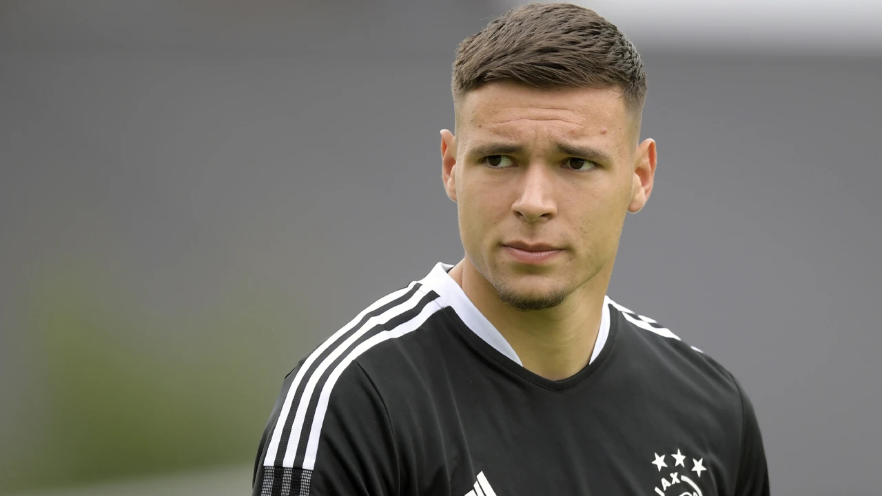 Ten Hag gunt Jay Gorter eredivisiedebuut op bezoek bij Vitesse