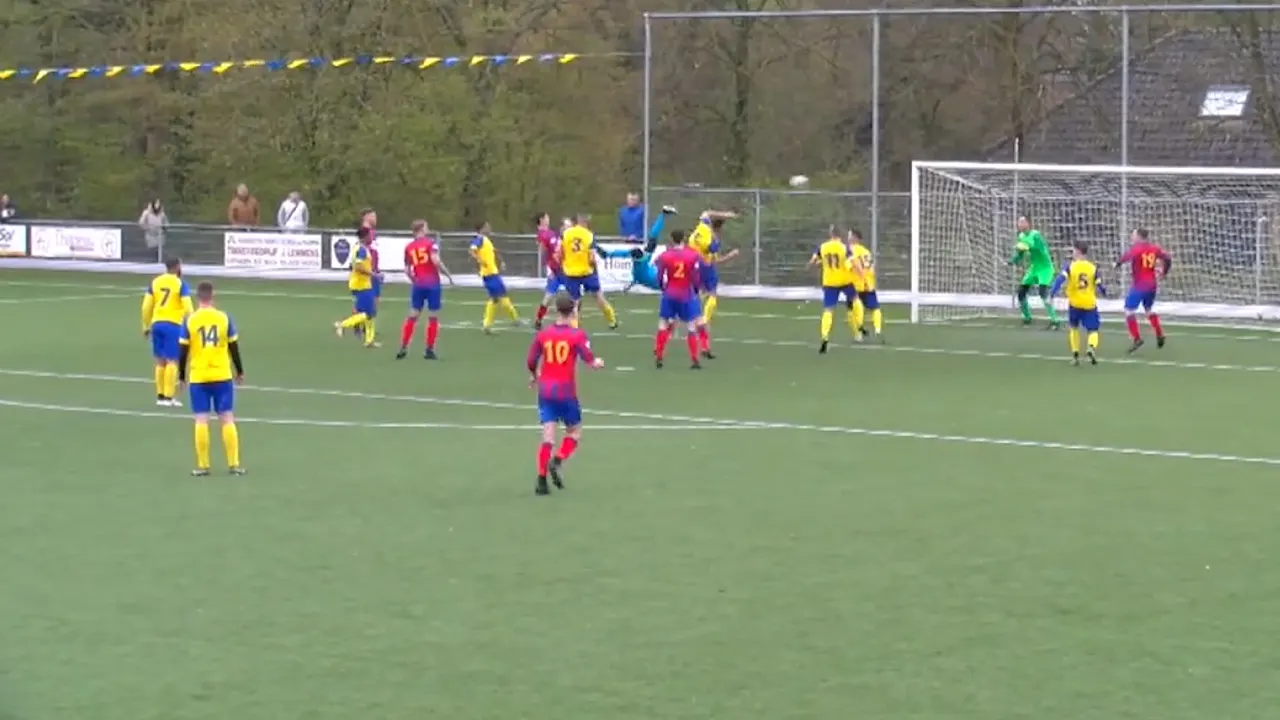 Zien: keeper scoort met fantastische omhaal gelijkmaker in 98e minuut
