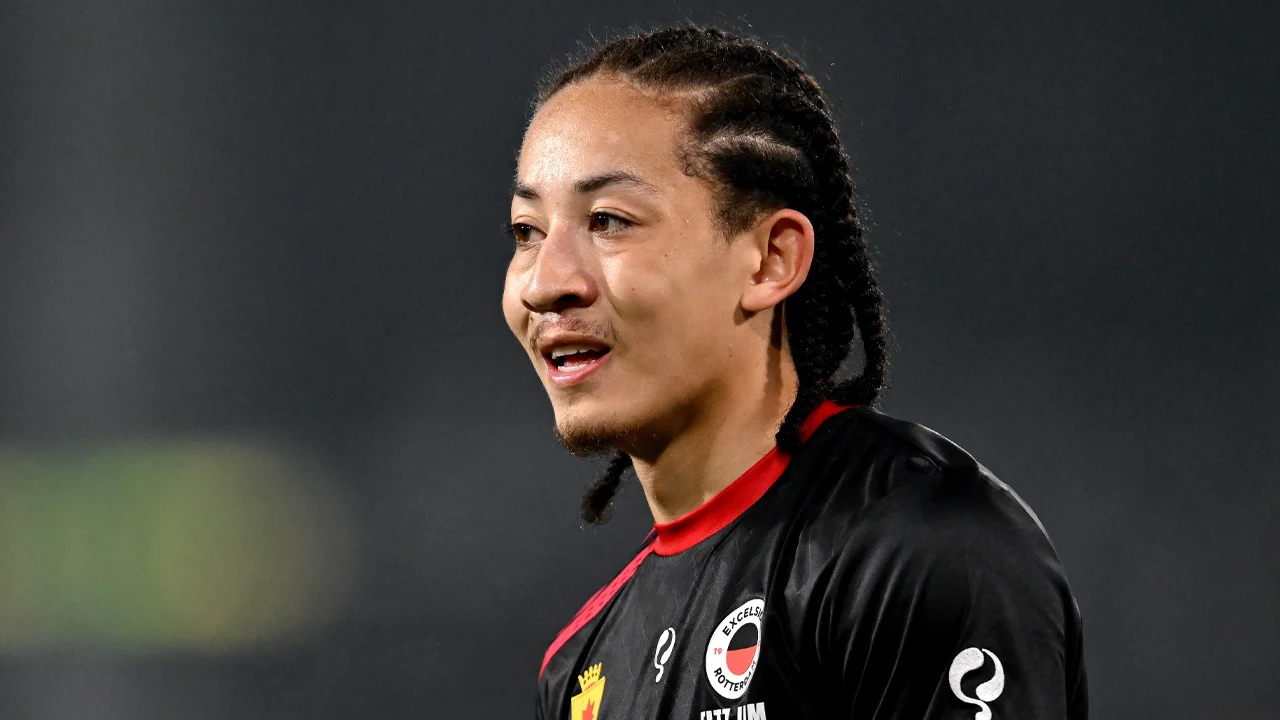 Ajax haalt middenvelder Fitz-Jim vervroegd terug