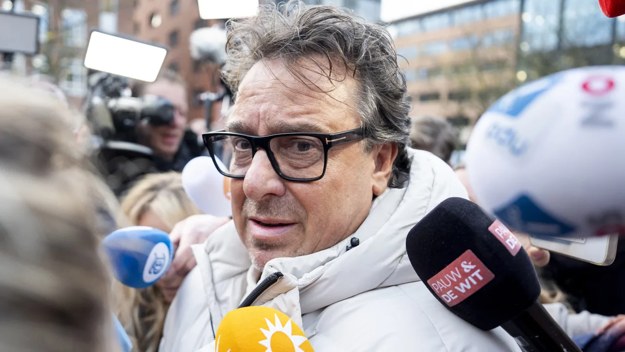 Exclusieve foto's: Marco Borsato valt Leontine Ruiters in de armen na vrijspraak in zedenzaak