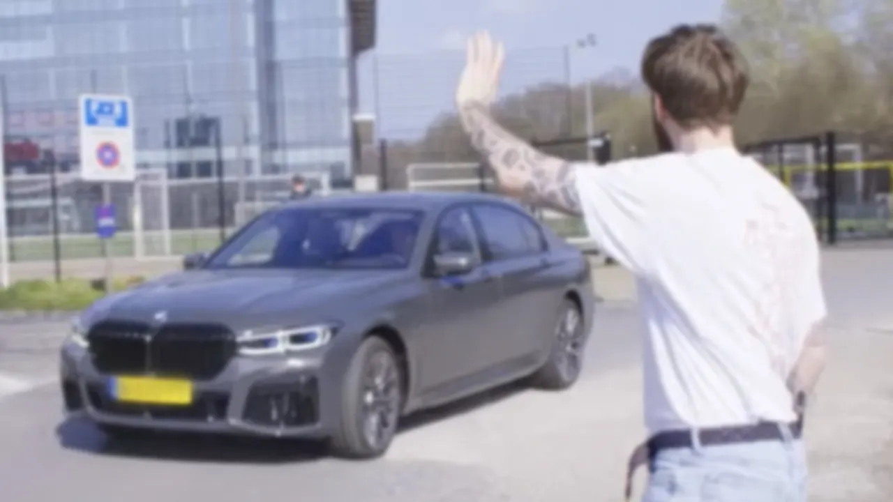 Tim Hofman zoekt Marc Overmars op bij Antwerp FC voor rol bij dubieus  cryptobedrijf | Vandaag Inside