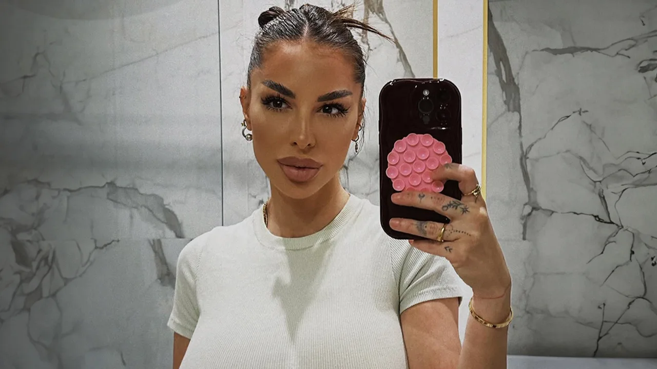 Nederlandse doelman tegen borstverkleining van verloofde: 'Hij houdt van grote borsten'