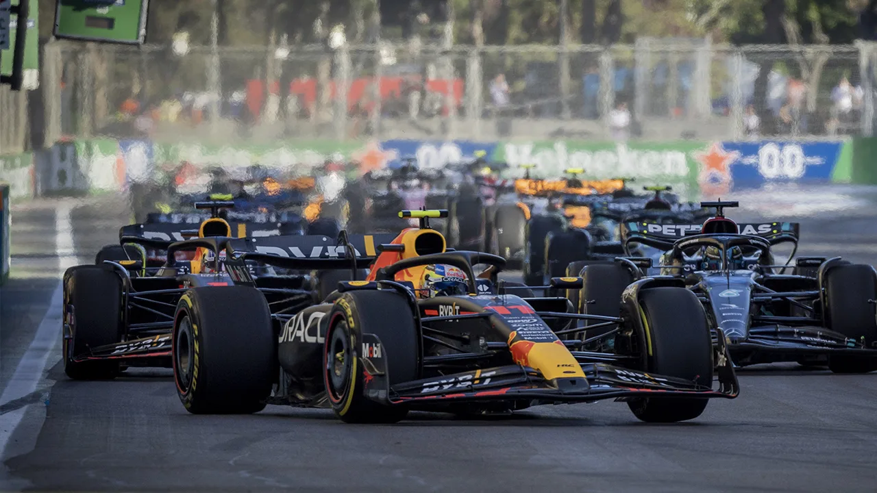 Pérez troeft teamgenoot Verstappen af en wint Grote Prijs van Azerbeidzjan